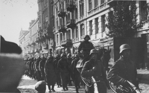 German troops entering Paris, 1940