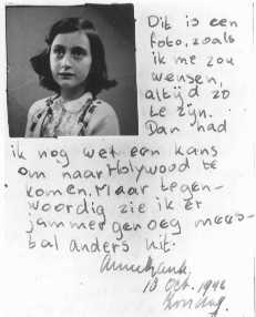 Fragmento do diário de Anne Frank no dia 10 de outubro de 1942: "Esta é uma fotografia minha, ela mostra como eu gostaria de ficar para sempre. Então eu ainda poderia ter uma chance de ir para Hollywood, mas agora estou com medo, a minha aparência está muito diferente".  Amsterdã, Holanda.