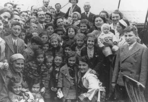 Pasajeros abordo el barco "St. Louis". Estos refugiados de la Alemania nazi fueron forzados a volver a Europa después que Cuba y los Estados Unidos les negaron refugio. Mayo o junio de 1939.