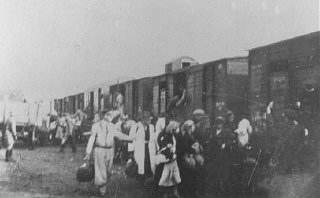 Deportación de judíos del ghetto de Varsovia. Varsovia, Polonia, 1943.