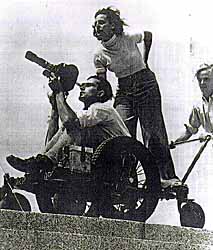 Leni Riefenstahl, la cineasta preferida de Hitler, fue escogida por el régimen nazi para realizar una película sobre las Olimpíadas de Verano de 1936. <i>Olympia</i>, el documental de propaganda que produjo, ganó el primer premio del Festival de Cine de Venecia de 1938. Su documental propagandista anterior, <i>Triumph des Willens</i> (El triunfo de la voluntad), mostró lo sucedido durante el Congreso del Partido Nazi en Nuremberg, en 1934; también obtuvo un premio en dicho festival. Agosto de 1936.