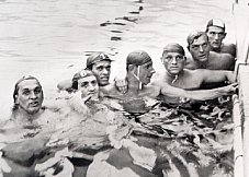 El judío húngaro György Bródy (derecha) integraba el equipo de waterpolo de Hungría que logró la medalla de oro.