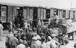 Jews from the Lodz ghetto are loaded onto freight trains...