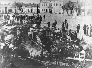 Jews from Przyrow are deported to the Treblinka killing...