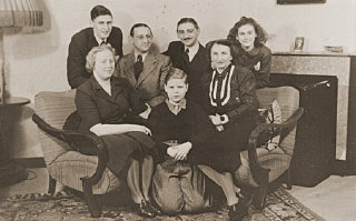 The Jacobsthal family poses with an aunt and uncle...