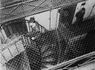 国際軍事裁判の被告人が収容されたフェンスつき独房の俯瞰図