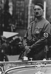 Adolf Hitler. Lieu et date incertains.