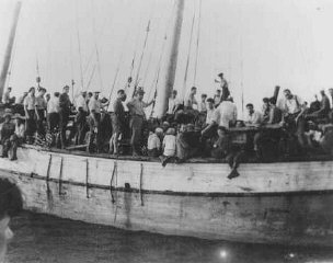 Refugiados judíos de Checoslovaquia abordo el barco...