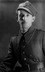 Frank Blaichman in Polish partisan uniform, 1945.
