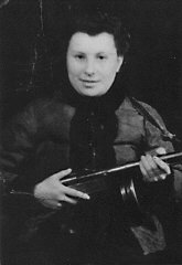 Brenda Senders in Rovno, 1944.
