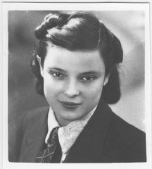 Faye Schulman in 1938, at about 14 years old.