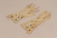 1999.7.12 c-d front
Pair of 2 button gloves worn by multiple Jewish brides in a DP camp

Click to enlarge
