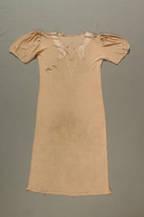 1990.144.18 front
Nightgown worn in the Warsaw Ghetto

Click to enlarge