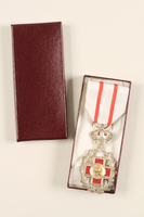 2007.212.3_a-c open
Belgian Red Cross medal, ribbon, and box awarded to a Jewish Russian nurse

Click to enlarge