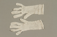 2010.488.4_a-b front
Pair of white lace gloves crocheted by a Dutch Jewish woman while living in hiding

Click to enlarge
