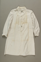 2001.3.3 front
Woman’s lab coat owned by a Czech Jewish inmate while a nurse in Theresienstadt

Click to enlarge