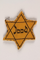 1988.127.4 front
Yellow cloth Star of David badge with the word Jood

Click to enlarge
