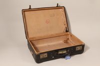 2004.301.2 open
Black Vulcanfiber suitcase used by a Dutch Jewish family while in hiding

Click to enlarge