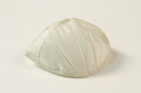 2004.524.10 front
White satin yarmulke owned by a German Jewish refugee

Click to enlarge