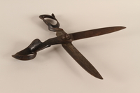 2004.704.5 open
Very large Henckels fabric shears from the family capmaking business brought to the US by a Jewish refugee

Click to enlarge