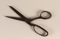 2004.704.7 open
Small black painted scissors from the family capmaking business brought to the US by a Jewish refugee

Click to enlarge