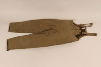 2006.11.6 front
US Army khaki winter overalls worn by a soldier

Click to enlarge