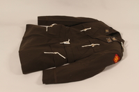 2006.11.19 front
US Army captain's dress jacket worn by a soldier

Click to enlarge