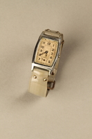 2002.270.2 front
Wrist watch with a gray plastic band

Click to enlarge