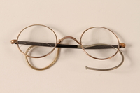 2002.438.5 a front
Eyeglasses and case used by a Jewish man who fled Nazi occupied Belgrade with his family

Click to enlarge