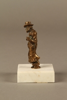 2016.184.147 left side
Bronze figurine of a Jewish schnorrer in his traditional long coat

Click to enlarge
