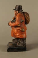 2016.184.152.3 left side
Painted wooden figurine of a Jewish schnorrer

Click to enlarge