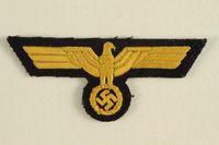 1992.104.2 front
Reichsadler (Imperial Eagle) shaped patch acquired by a US soldier

Click to enlarge