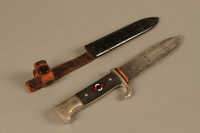1992.127.3_a-b 3/4 view front
Hitler Jugend dagger and case

Click to enlarge