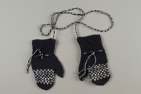 2018.126.5 side a
Pair of children's mittens

Click to enlarge